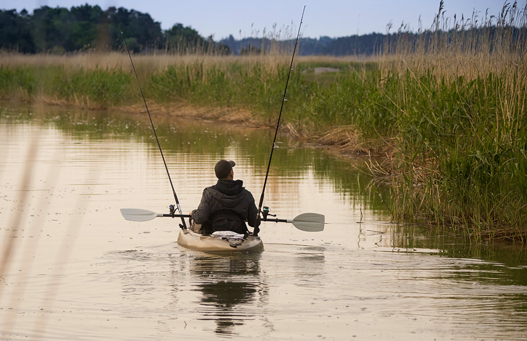 10 Kayak Fishing Tips and Beginners Gear Guide 